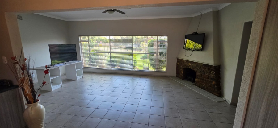 8 Bedroom Property for Sale in Meiringspark North West